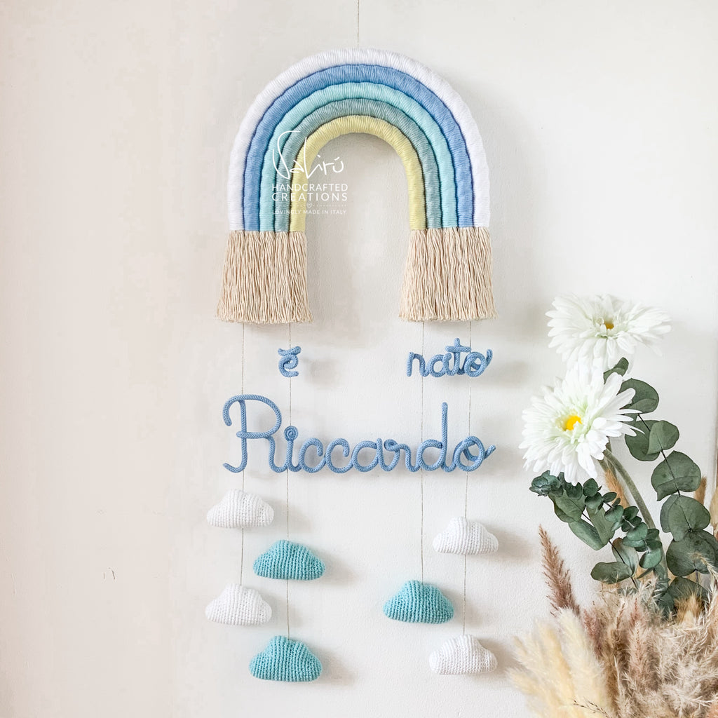 fiocco nascita in macrame tricotin e crochet con nuvole e arcobaleno