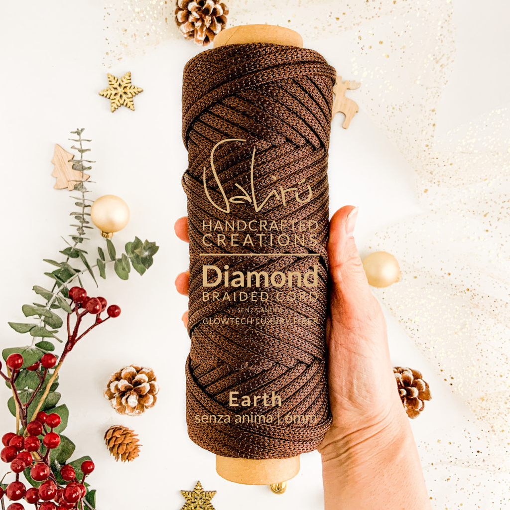 Filato Diamond Earth bronzo per tricotin, effetto metallico elegante e satinato.