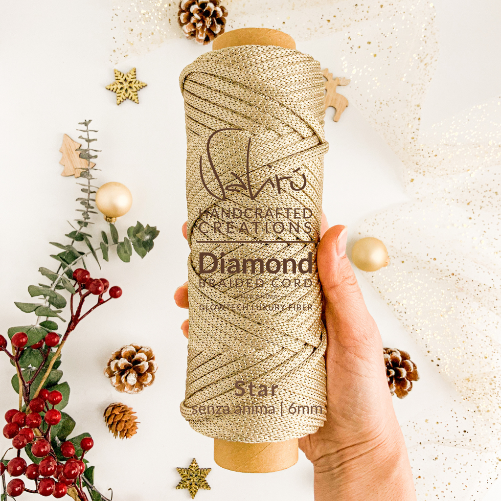 Filato Diamond Star oro satinato per tricotin, corda metallica senza lamé dalla luce calda e autentica.