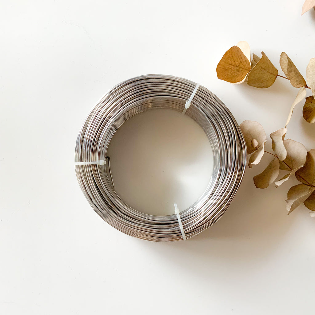 filo in alluminio perfetto per creare scritte in tricotin